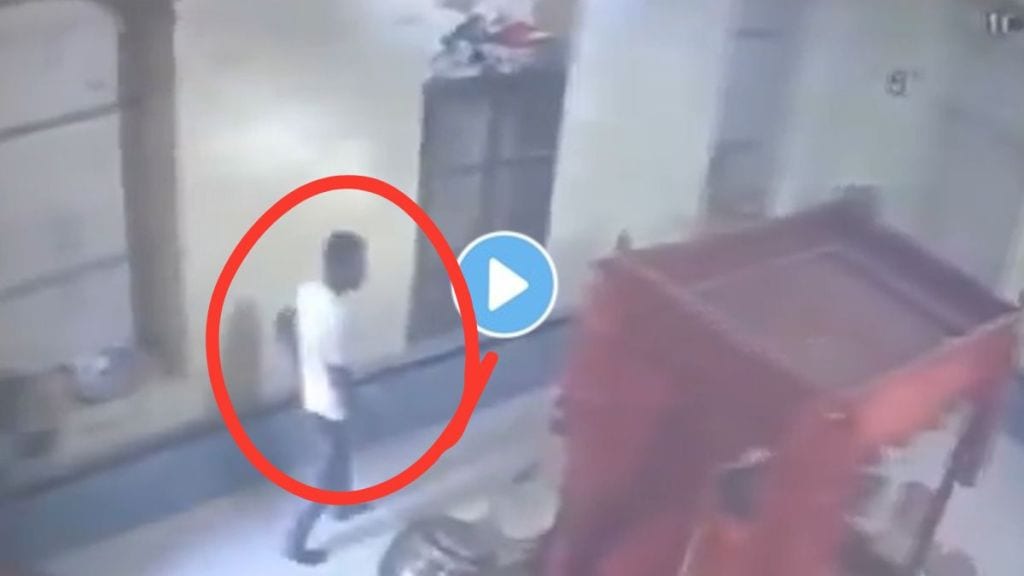 Shocking CCTV Footage: Thief Steals Kali Mata Crown from Jeshoreshwari Kali