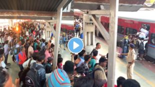 pune video crowd at pune railway station