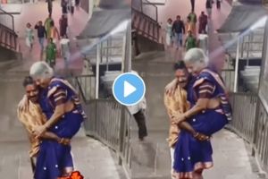 a son lifted the mother While climbing the steps of the temple emotional video