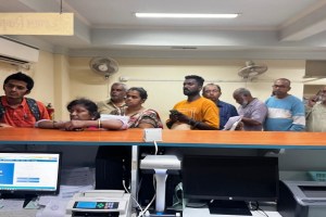 Queues of citizens, Dombivli Civic Facility Center,