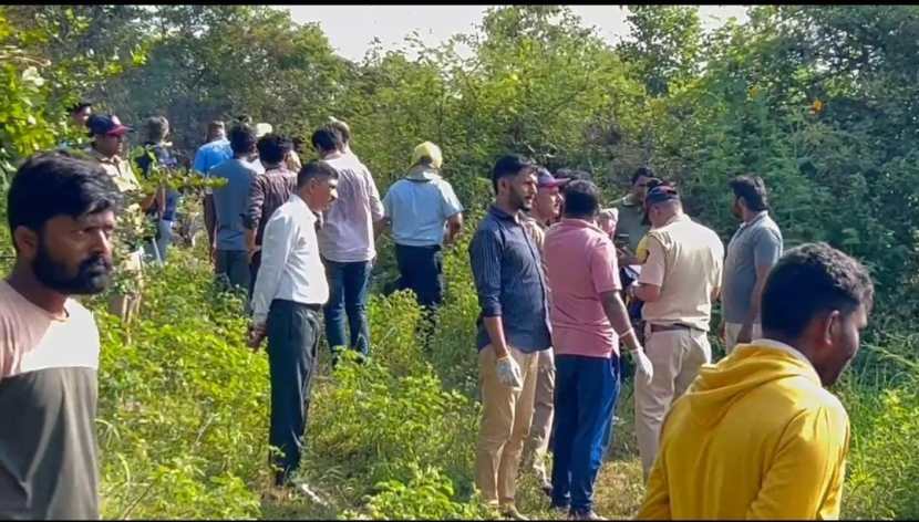 पुण्यातील बावधनमध्ये आज (२ ऑक्टोबर) सकाळी ६.४५ च्या सुमारास हेलिकॉप्टर कोसळल्याची घटना समोर आली आहे.