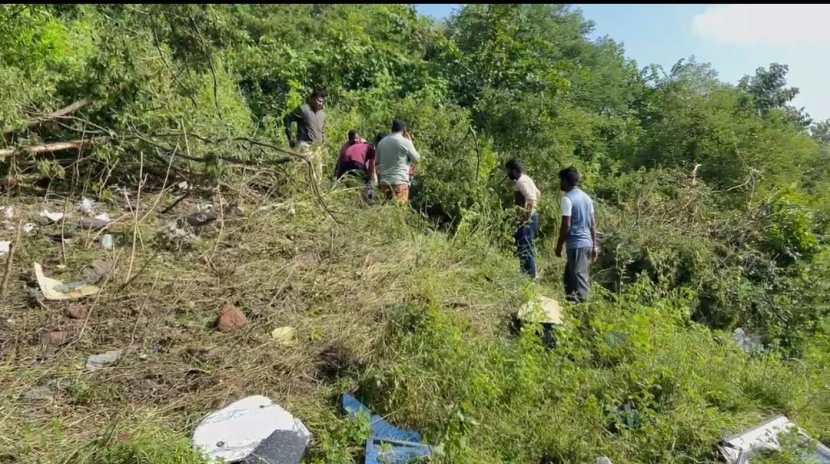 हेलिकॉप्टर कोसळल्याच्या घटनेत तीन जणांचा मृत्यू झाल्याची माहिती हिंजवडी पोलिसांनी या घटनेनंतर दिली आहे.