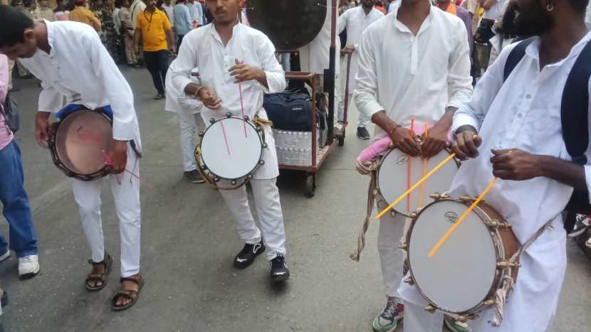 Aditya Thackeray's supporters gathered before his filling the nomination form Worli Assembly