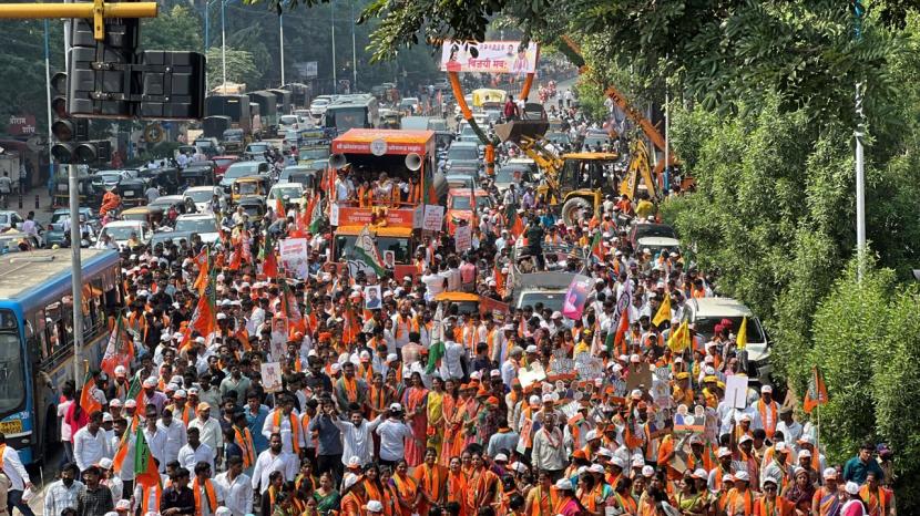 Chandrakant patil, BJP candidate from Kothrud constituency, road show on his way to filing nominations, maharashtra assembly elections