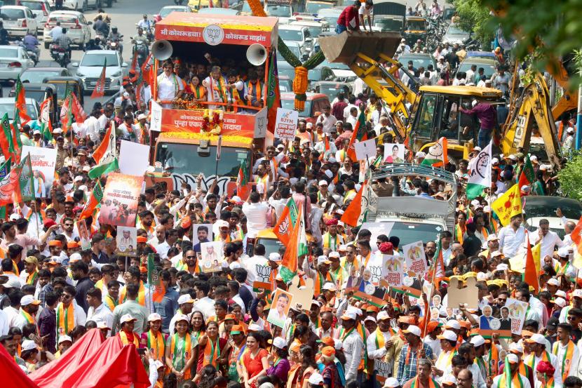 Chandrakant patil, BJP candidate from Kothrud constituency, road show on his way to filing nominations, maharashtra assembly elections