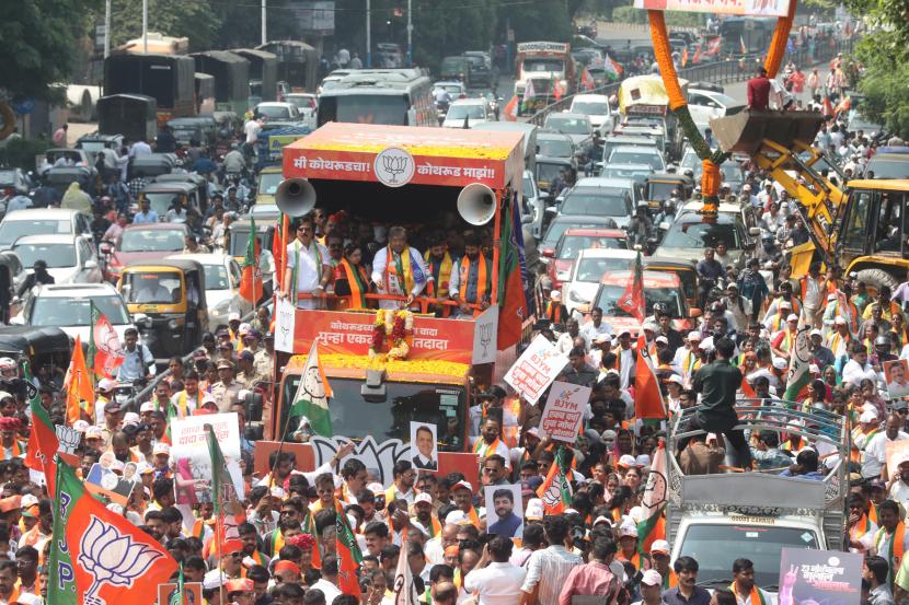 Chandrakant patil, BJP candidate from Kothrud constituency, road show on his way to filing nominations, maharashtra assembly elections