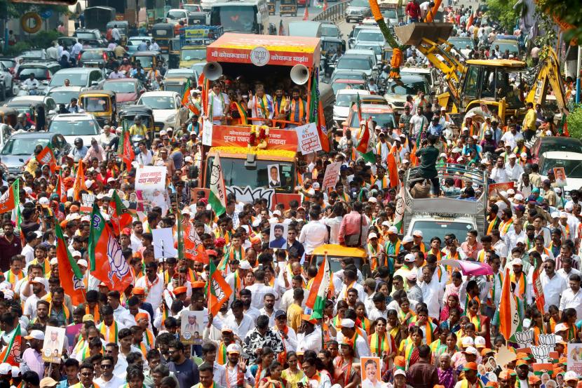 Chandrakant patil, BJP candidate from Kothrud constituency, road show on his way to filing nominations, maharashtra assembly elections