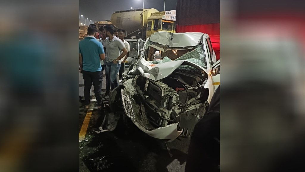 Three killed in accident on Vashi khadi bridge navi Mumbai news