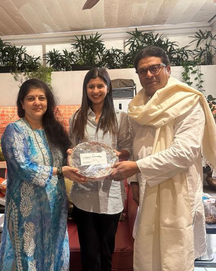 ankita walawalkar kunal bhagat and raj thackeray