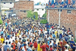 Violence between two groups in Mansoor village of Bahraich district of Uttar Pradesh