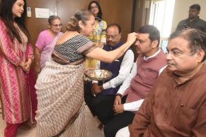 Devendra Fadnavis and Chandrasekhar Bankules blessing ceremony was held at Nitin Gadkaris residence