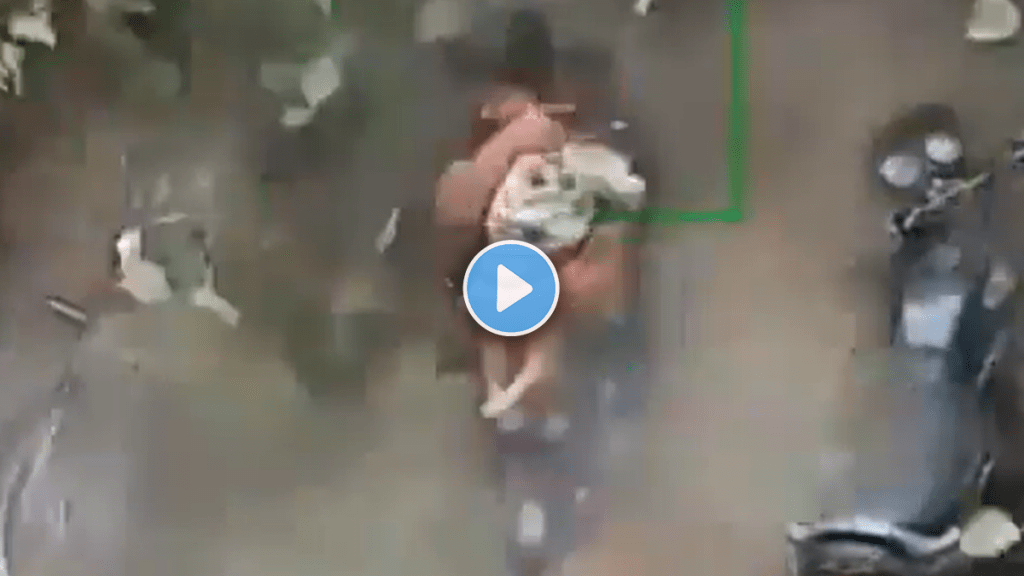 Building collapsed in Ludhiana Punjab women saved her child to getting Crushed To Death video viral