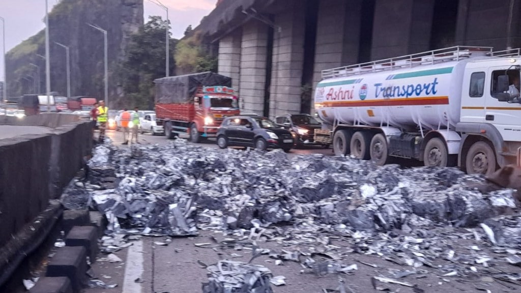 Mumbai pune expressway traffic jam