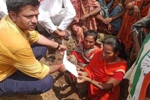 buldhana female sarpanch protest