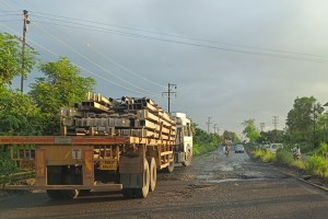 palghar highway potholes marathi news