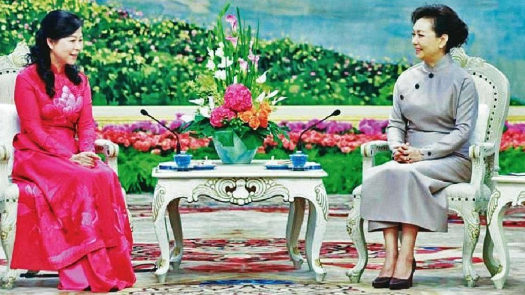 Peng Liyuan chats over tea with Vietnam's first lady