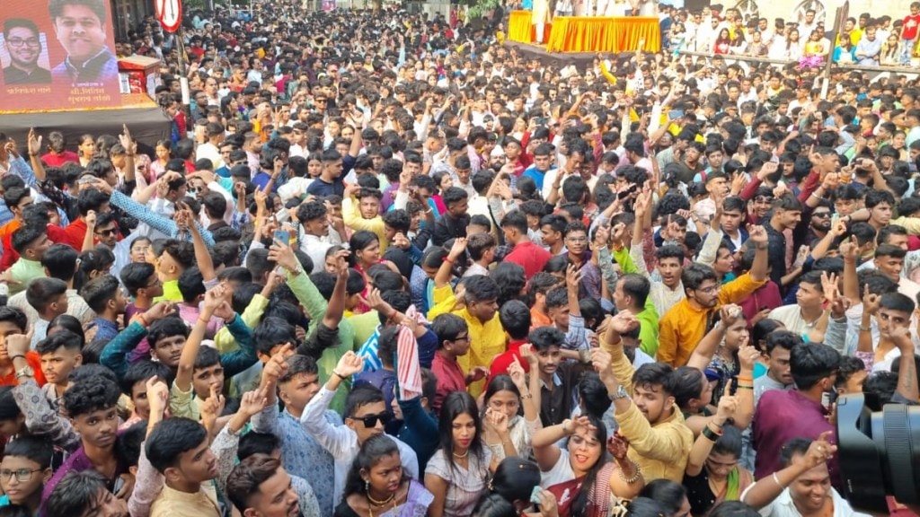 Jubilation of youth in Thane on the occasion of Diwali 2024