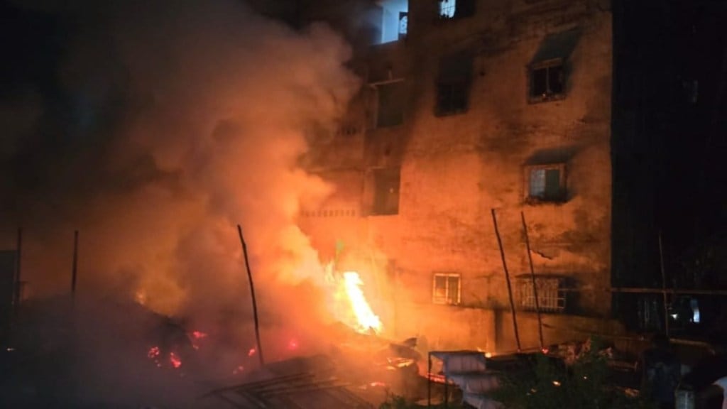 massive fire broke out in a warehouse in a residential building in nalasopara