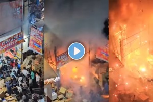 Fire breaks out at a fire cracker shop at Ramkote hydrabad paras fire cracker shop video viral on social media