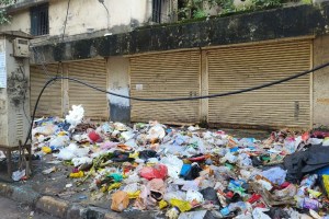 Garbage heaps in Thane due to Daighar project closed