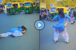 Young Girl dancing on road viral video on social media girl obscene dance viral