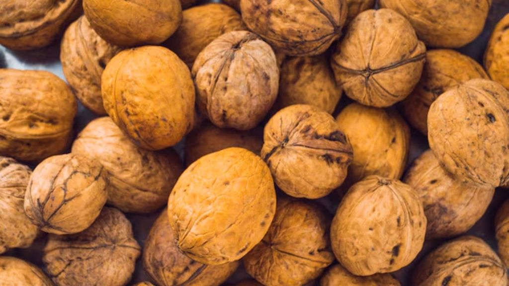 walnuts | Walnut | health benefits of walnuts | Walnuts benefits for heart patients how much walnuts eat per day | walnuts nutrition | walnuts price | dried fruit | health tips,