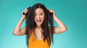 Dandruff Remedy: केसांमधील कोंडापासून मुक्ती मिळवण्यासाठी ‘या’ सोप्या टिप्स जाणून घ्या