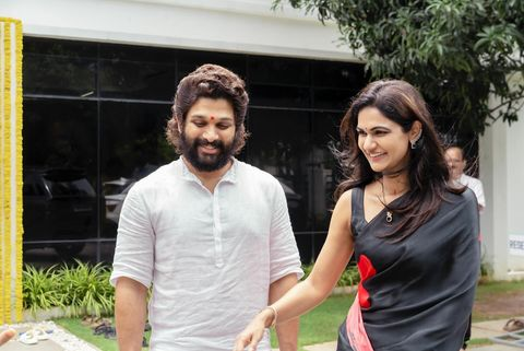 Allu Arjun surprises wife Sneha