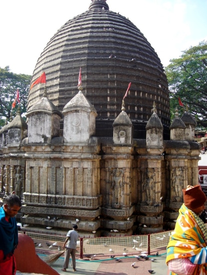 CM Eknath Shinde Visits Kamakhya Devi Temple 