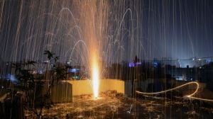 Diwali : फटाक्यांमधून निघणारा धूर आपल्या आरोग्यासाठी ठरतो हानिकारक; हृदय, डोळे, त्वचेसंबंधीत विकारांचा असतो धोका