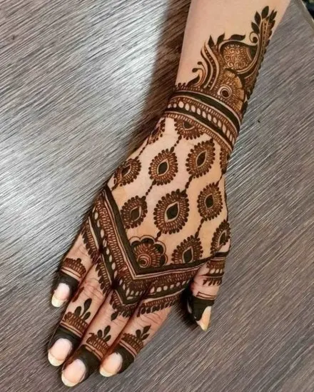 Intricate Mehndi designs for Karva Chauth