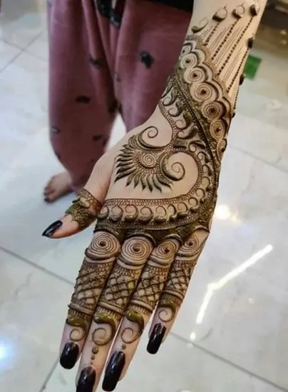 Special Mehndi Ideas For Karva Chauth