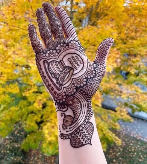 Simple Mehndi for Karva Chauth 2024