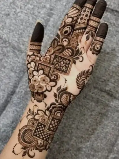 Trendy Mehndi designs for Karva Chauth