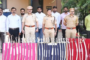 A large stockpile of swords koyta seized in Akkalkot crime news