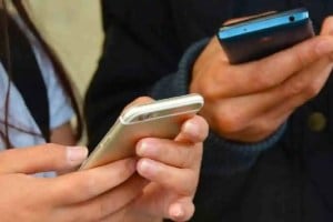 Mobile sets missing from Pune station area returned to complainants Pune print news