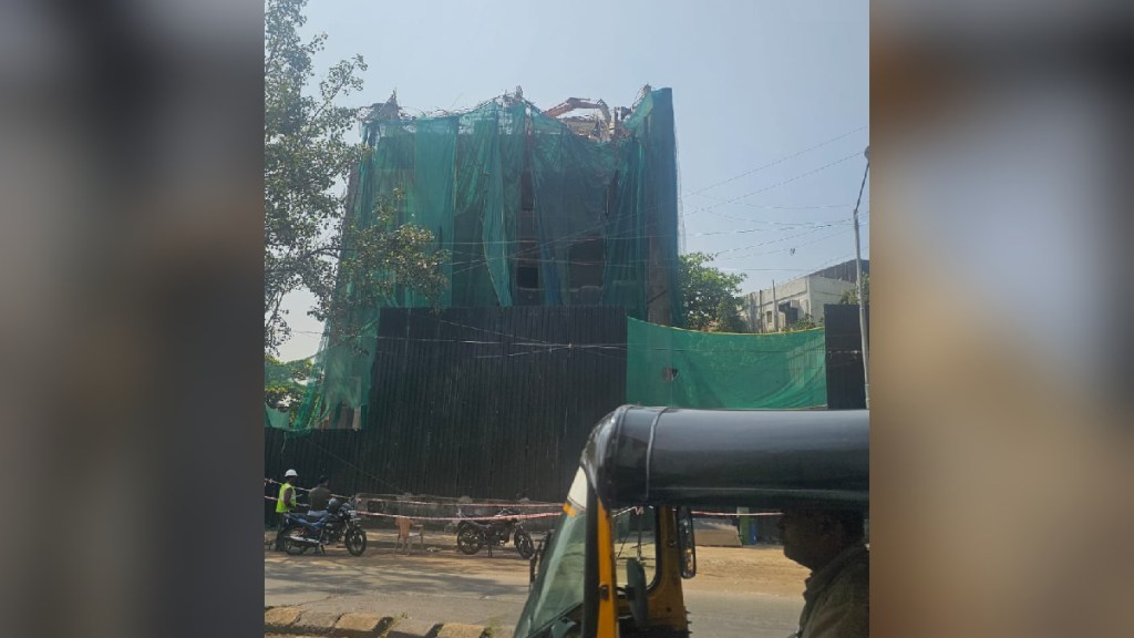 Dust in vileparle due to building demolition Mumbai news