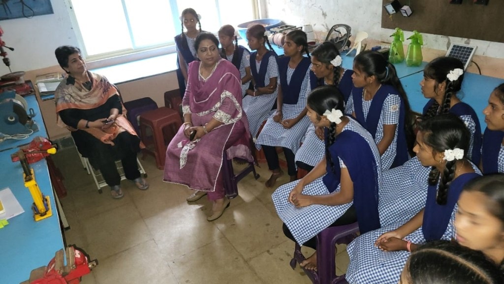 commissioner review facilities in girls ashram school