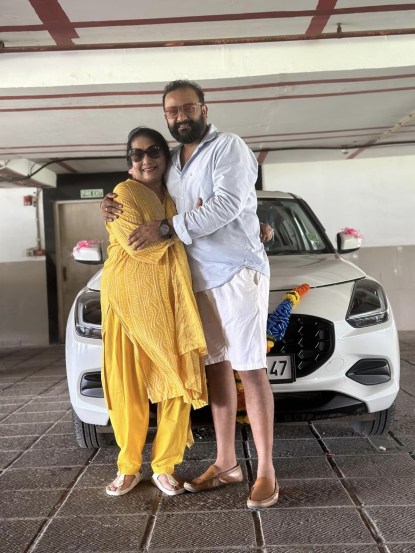 tharala tar mag fame purna aaji aka jyoti chandekar bought new car