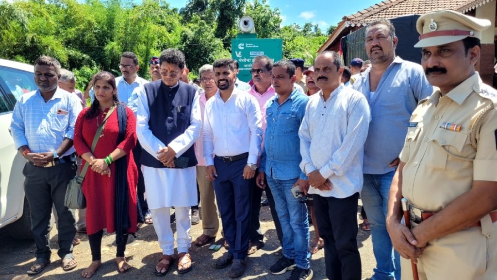 Online Bhoomi pujan of Banda to Danoli road by cm eknath shinde