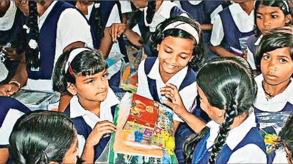 maharashtra to make hindi compulsory language for std first