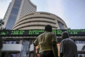 Sensex falls by 494 degrees due to withdrawal of foreign investors