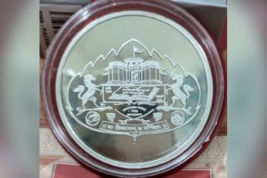 Savitribai Phule Pune University is distributing 75 grams silver coin