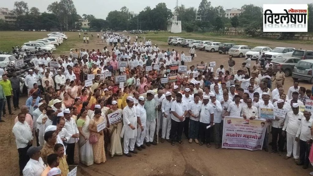 primary teachers across maharashtra take leave for protest