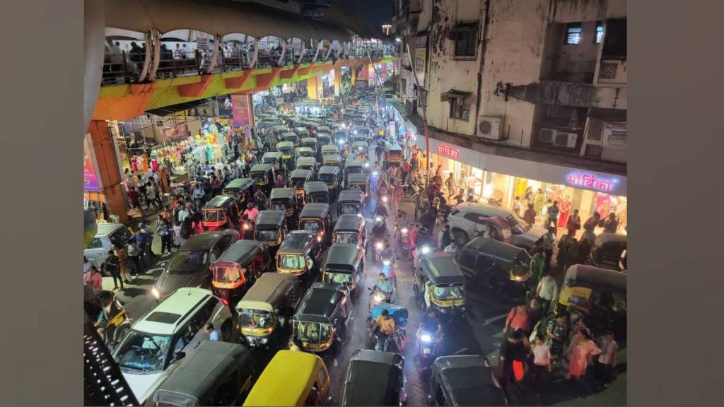 in kalyan dombivli Traffic congestion worsened party leaders park vehicles horizontally in front of their offices