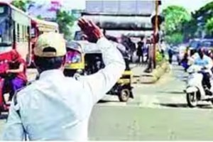 traffic police get abuse and threat in hiranandani meadows area in thane