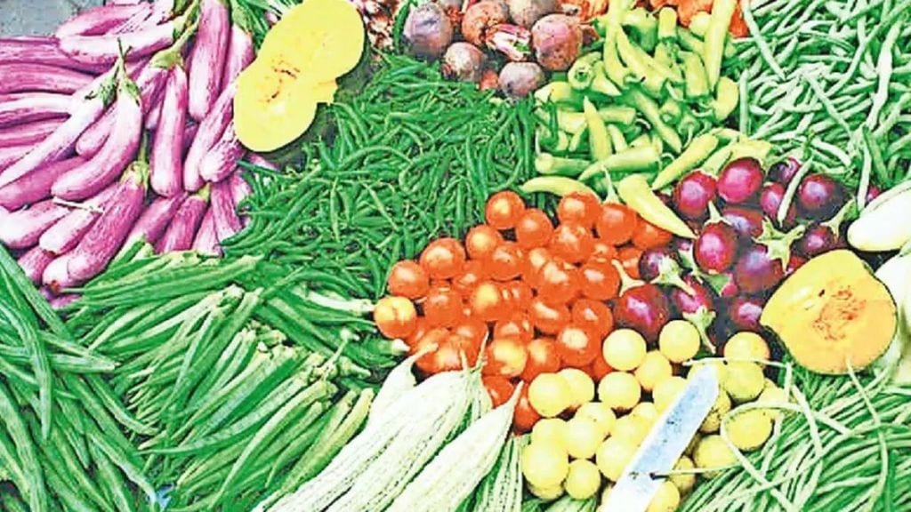 Inflow of fruits and vegetables reduced due to rain increase in prices of cabbage flower sevga peas