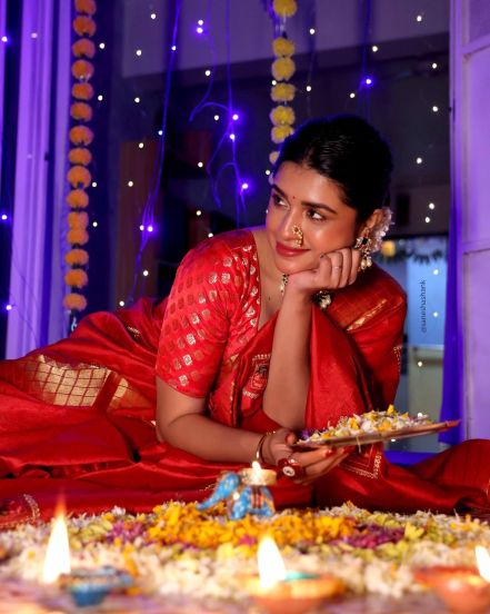 Actress Sanskruti Balgude special look for Diwali 2024