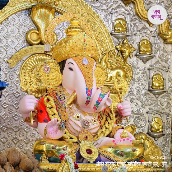 Pune Dagdusheth Halwai Ganapati Umangmalaj Mahotsav 1100 coconuts maha naivedya 