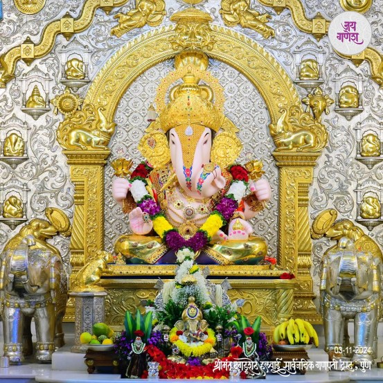 Pune Dagdusheth Halwai Ganapati Umangmalaj Mahotsav 1100 coconuts maha naivedya 